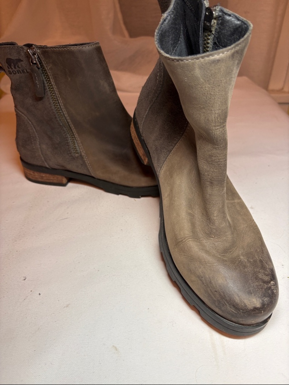 Sorel Brown Oiled Leather and Suede Ankle Boot size 8